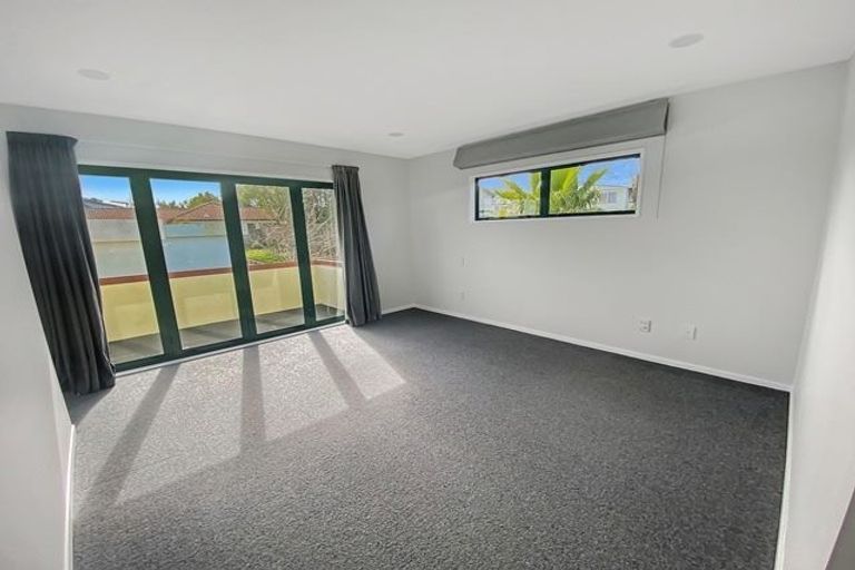 Photo of property in 24 Taroka Close, Pinehill, Auckland, 0632