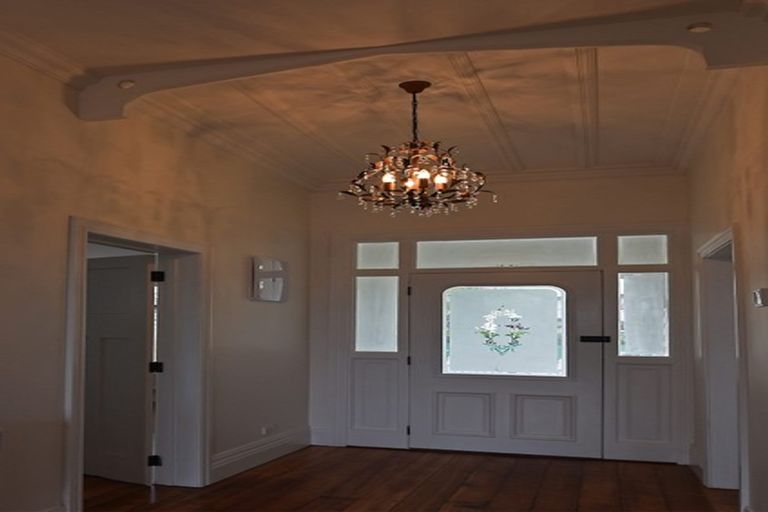 Photo of property in 40 Napier Terrace, Hospital Hill, Napier, 4110