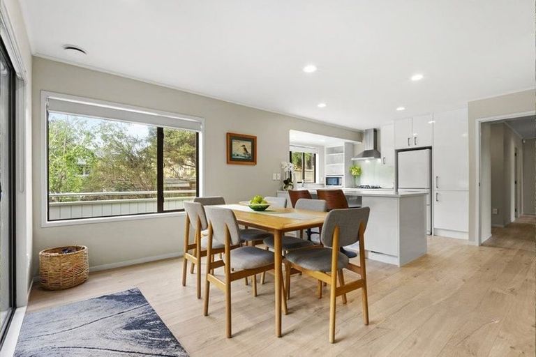 Photo of property in 126 Lynn Road, Bayview, Auckland, 0629