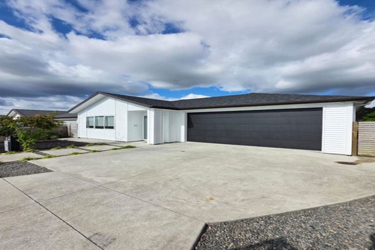 Photo of property in 7 Vinistra Road, Kumeu, 0810
