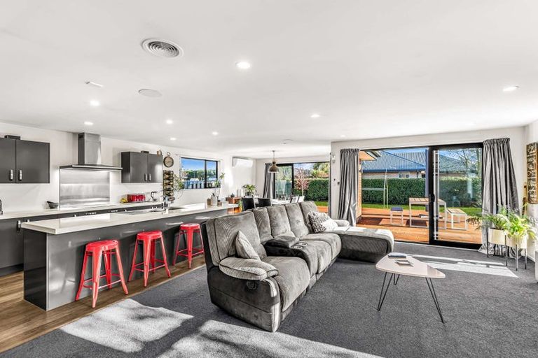 Photo of property in 8 Stonebridge Lane, Oxford, 7430