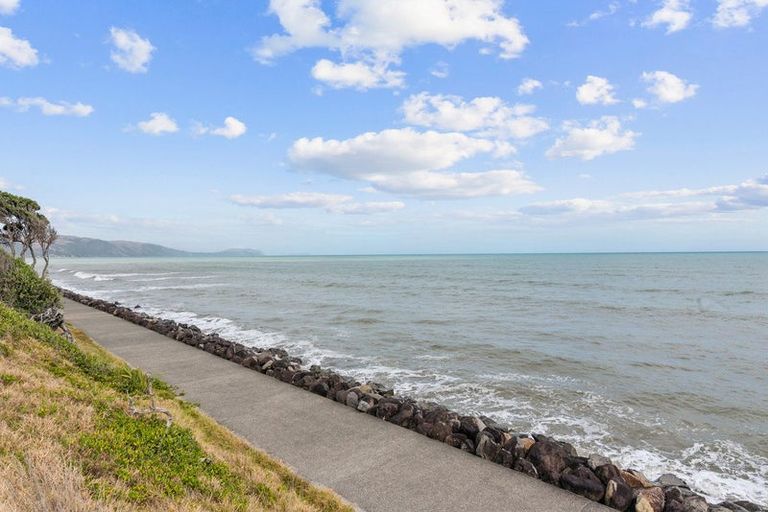 Photo of property in 37 The Esplanade, Raumati South, Paraparaumu, 5032