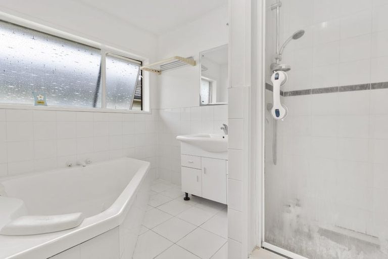 Photo of property in 20 Lynmore Drive, Hillpark, Auckland, 2102
