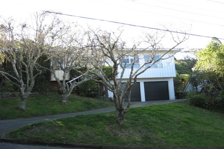 Photo of property in 54 Homewood Crescent, Karori, Wellington, 6012