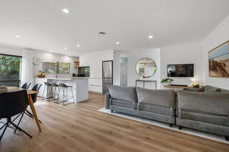 Photo of property in 51 Makiri Street, Helensville, 0800