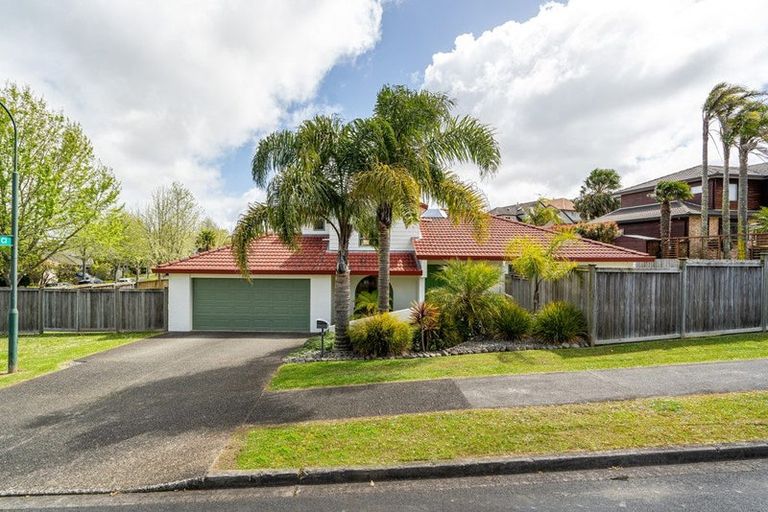 Photo of property in 15 Arirang Rise, Pinehill, Auckland, 0632