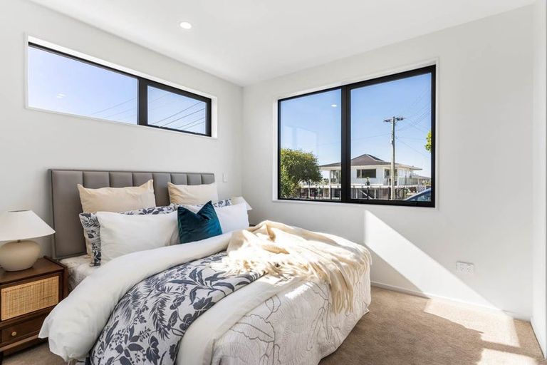 Photo of property in 21e Knights Road, Rothesay Bay, Auckland, 0630