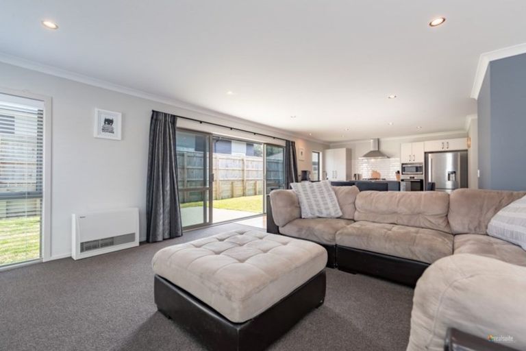Photo of property in 103 Riverstone Drive, Riverstone Terraces, Upper Hutt, 5018