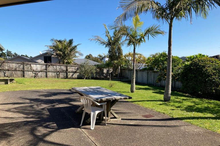 Photo of property in 16 Pitoitoi Avenue, Greenhithe, Auckland, 0632