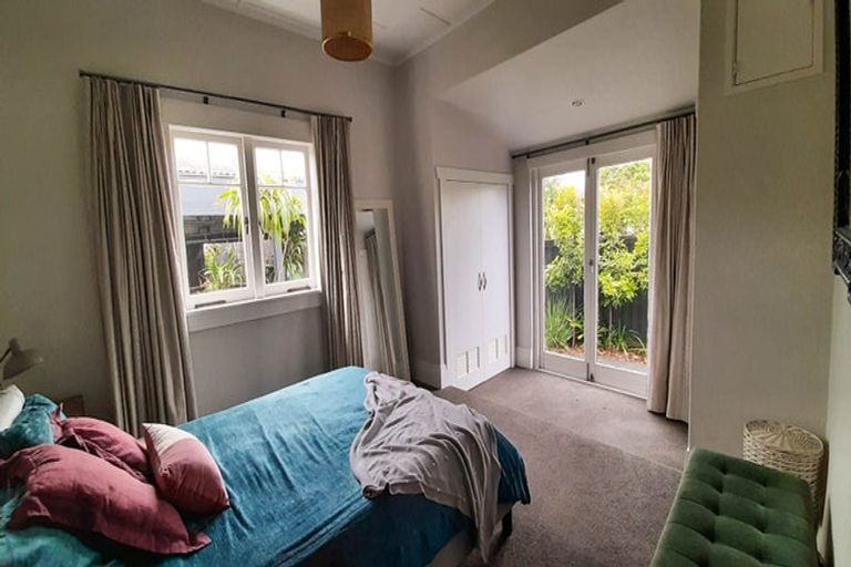 Photo of property in 74a Wharf Road, Te Atatu Peninsula, Auckland, 0610