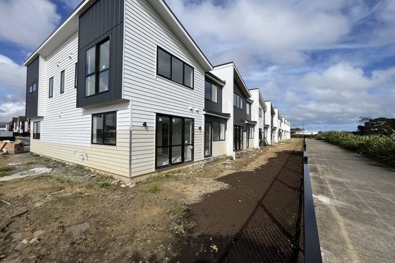Photo of property in 1 Whawhaki Lane, Kumeu, 0810