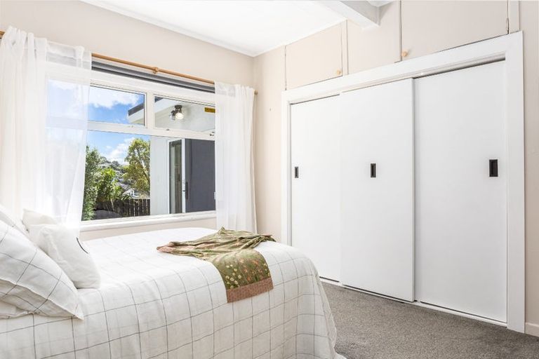 Photo of property in 28 Black Rock Road, Newlands, Wellington, 6037