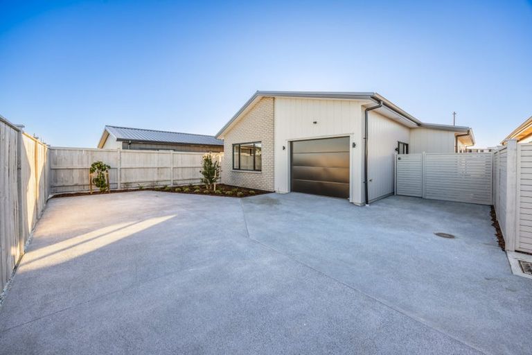Photo of property in 126 Pepene Avenue, Takanini, 2112