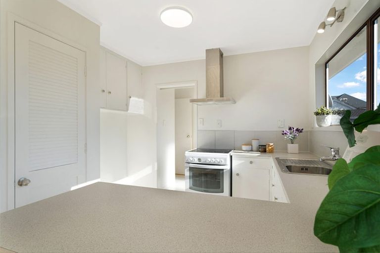 Photo of property in 3/1a Amberley Avenue, Te Atatu South, Auckland, 0610