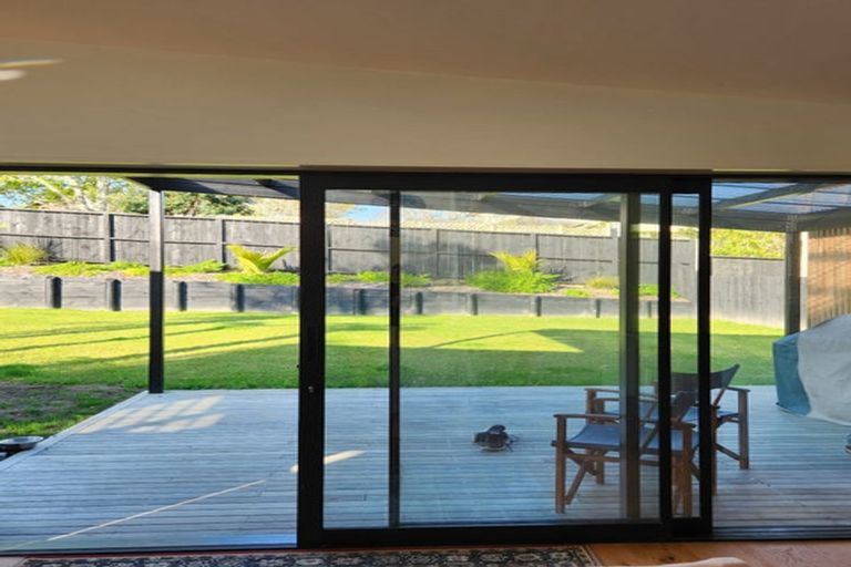 Photo of property in 23a Oscar Road, Greenhithe, Auckland, 0632