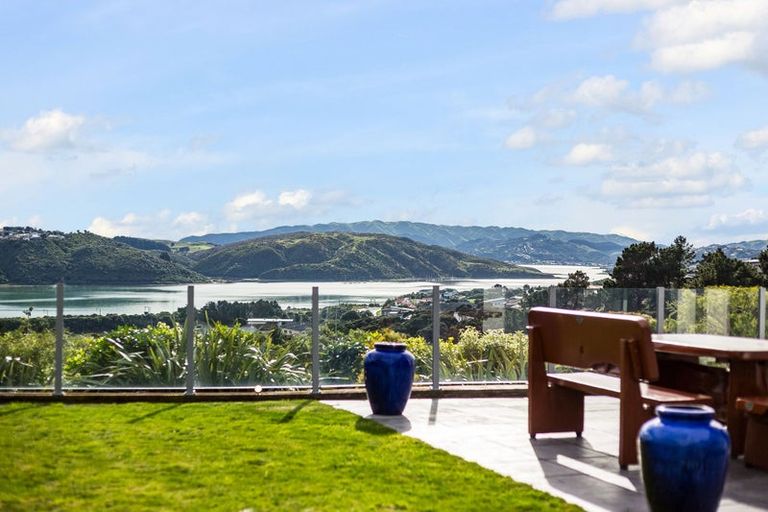 Photo of property in 7 Manapouri Lane, Aotea, Porirua, 5024