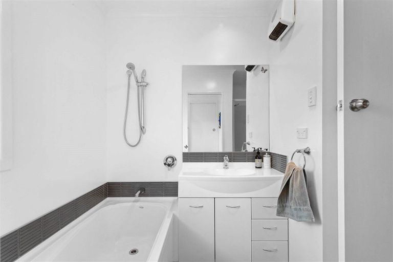 Photo of property in 36 Daniels Road, Redwood, Christchurch, 8051