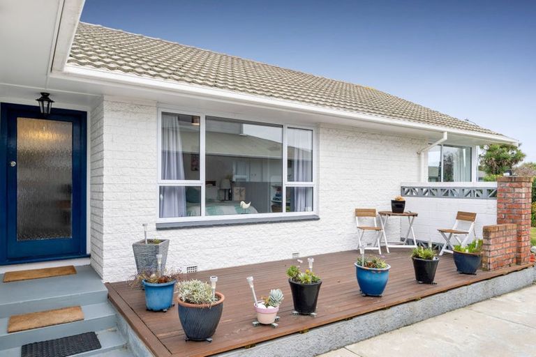 Photo of property in 42 Waratah Street, Avondale, Christchurch, 8061