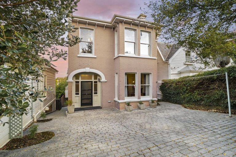 Photo of property in 81 Manor Place, Dunedin Central, Dunedin, 9016