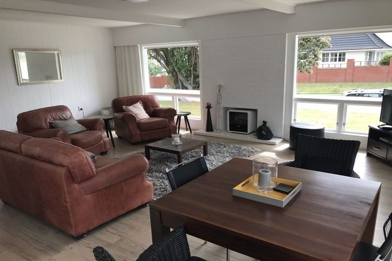 Photo of property in 1 Nikau Road, Waikanae, 5036