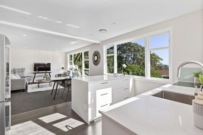 Photo of property in 51 Glanmire Road, Newlands, Wellington, 6037