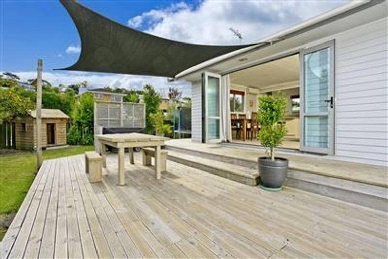 Photo of property in 2 Wykeham Place, Glenfield, Auckland, 0629