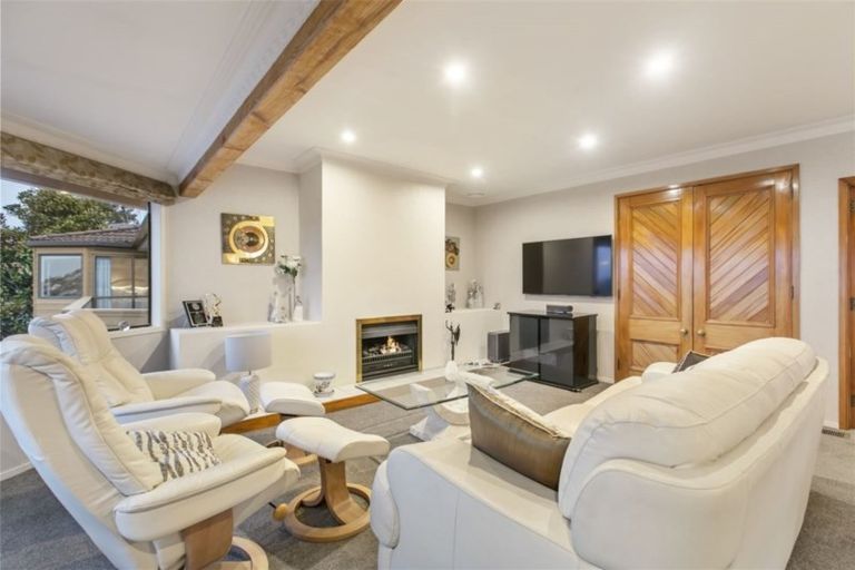 Photo of property in 16 Harper Street, Chatswood, Auckland, 0626