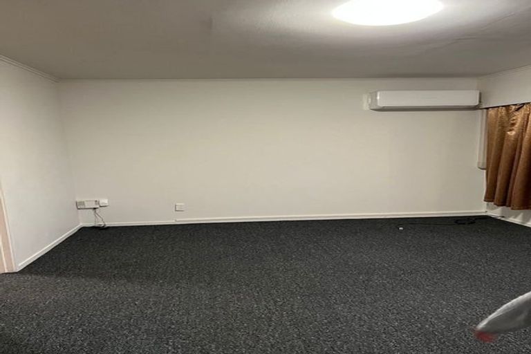 Photo of property in 3/178 Chivalry Road, Glenfield, Auckland, 0629