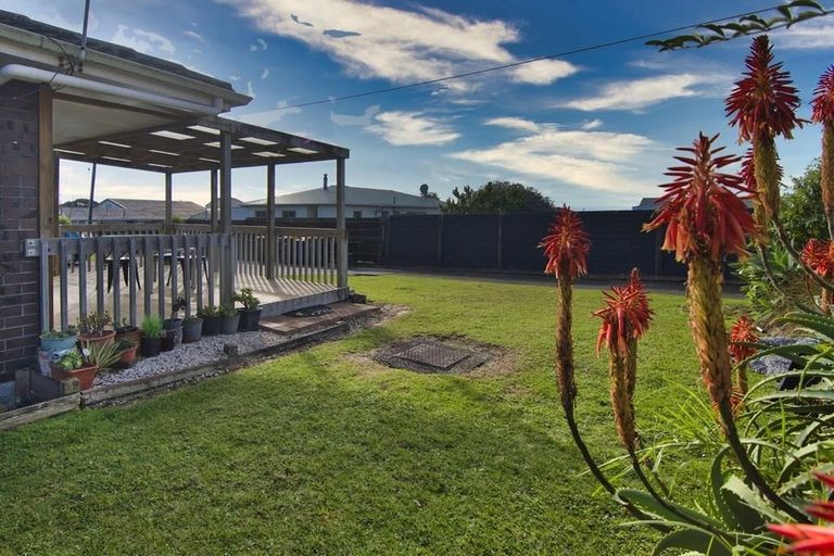 Photo of property in 2/56 Archibald Road, Kelston, Auckland, 0602