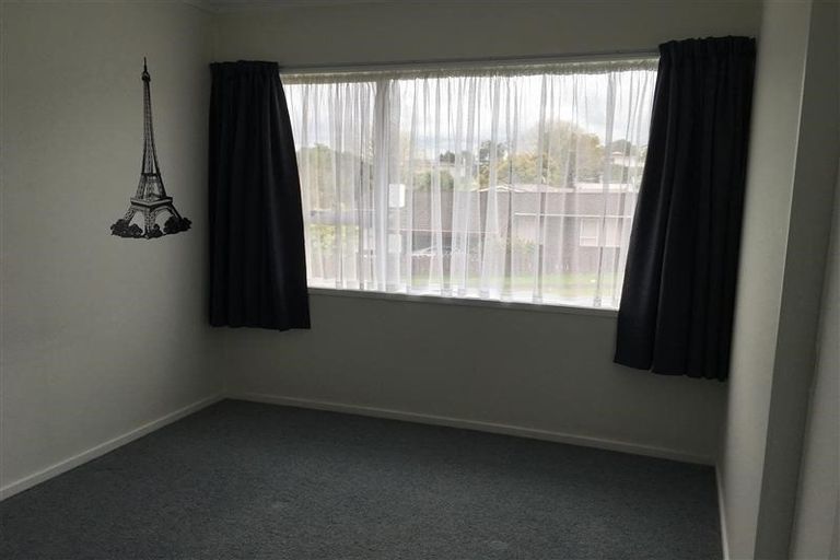 Photo of property in 2/49 Zita Maria Drive, Massey, Auckland, 0614