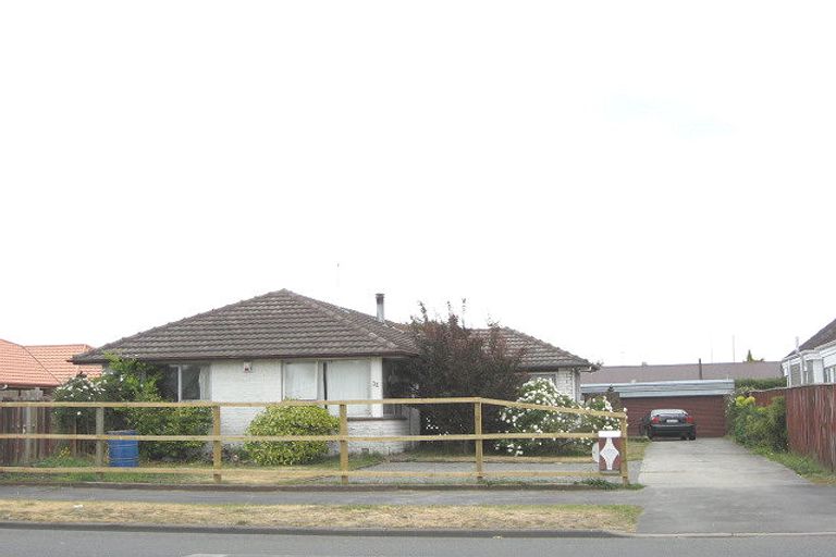 Photo of property in 32 Inwoods Road, Parklands, Christchurch, 8083