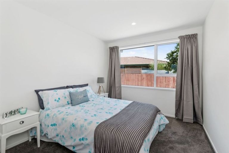 Photo of property in 9 Betula Place, Parklands, Christchurch, 8083