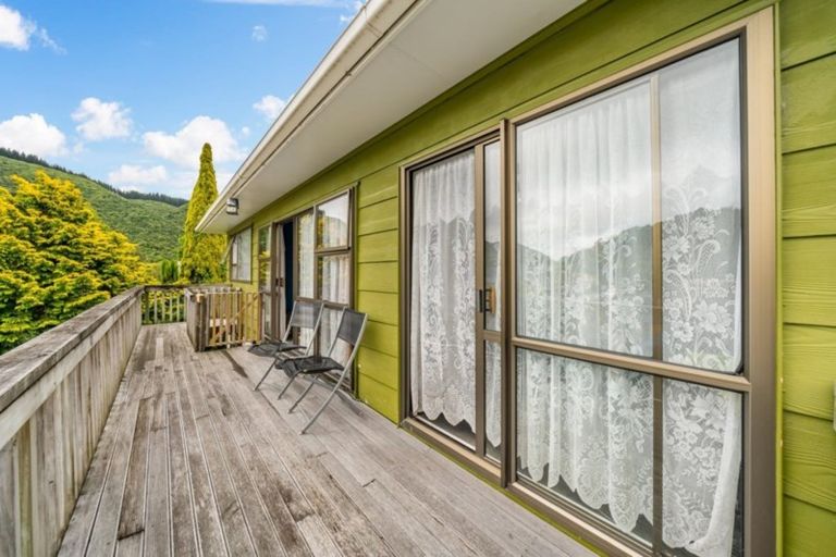 Photo of property in 27a Gemstone Drive, Birchville, Upper Hutt, 5018