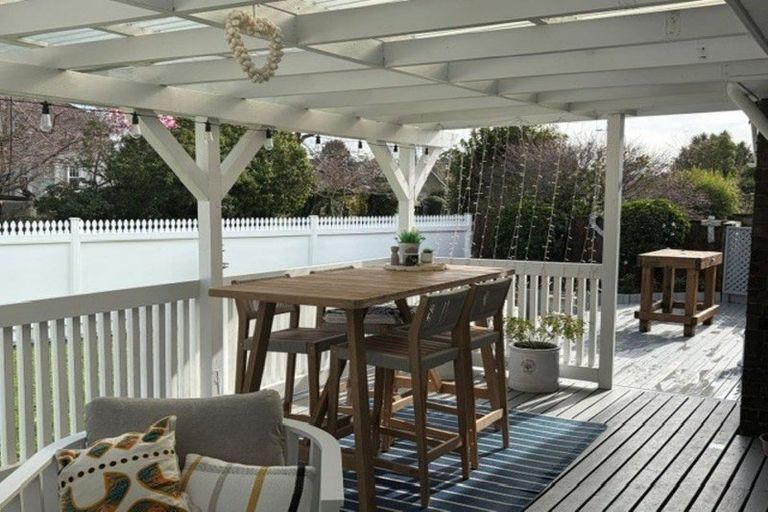 Photo of property in 16 Richmond Avenue, Waikanae, 5036