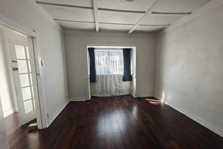 Photo of property in 2/84 Lynwood Road, New Lynn, Auckland, 0600