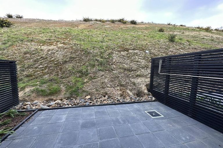 Photo of property in 35 Oakum Road, Whitby, Porirua, 5024