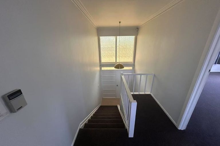Photo of property in 33 School Road, Te Atatu South, Auckland, 0610