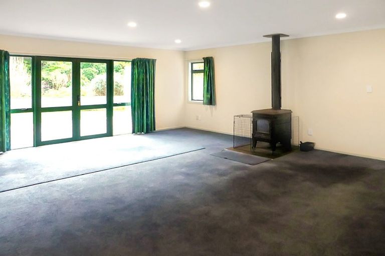 Photo of property in 21 Richmond Hill, Glenside, Wellington, 6037