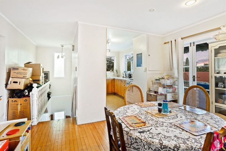 Photo of property in 14 Yeovil Road, Te Atatu Peninsula, Auckland, 0610