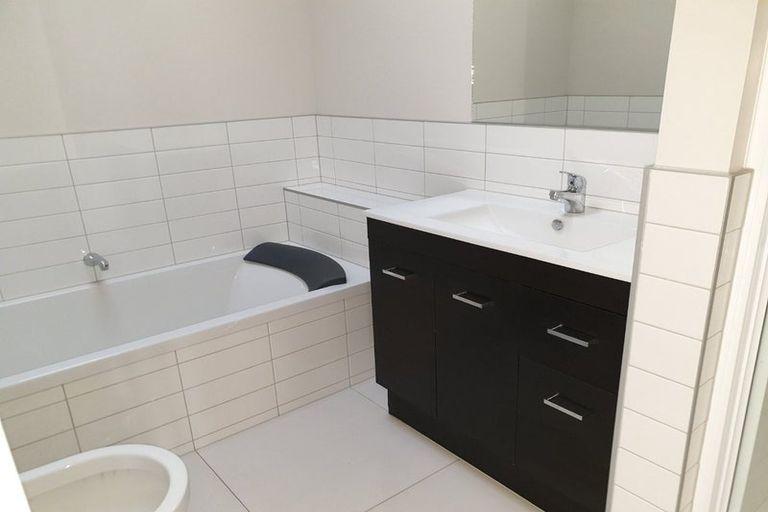 Photo of property in 5 Flotilla Place, Whitby, Porirua, 5024