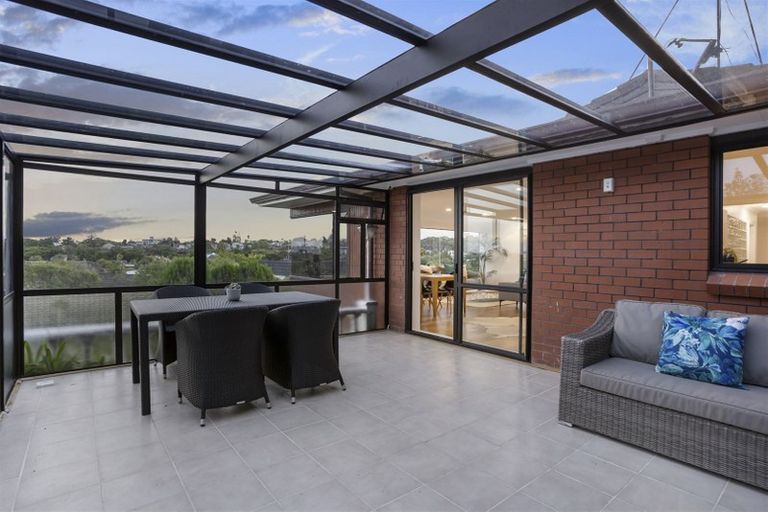 Photo of property in 6 Toi Toi Place, Northcote, Auckland, 0627
