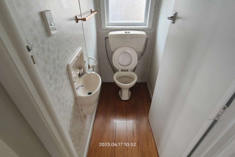 Photo of property in 22 Dallinghoe Crescent, Milford, Auckland, 0620