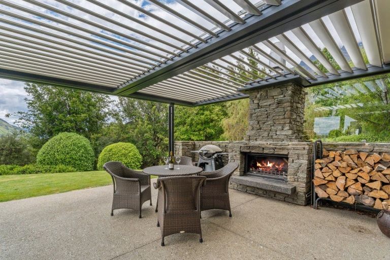 Photo of property in 10 Caithness Court, Jacks Point, Queenstown, 9371