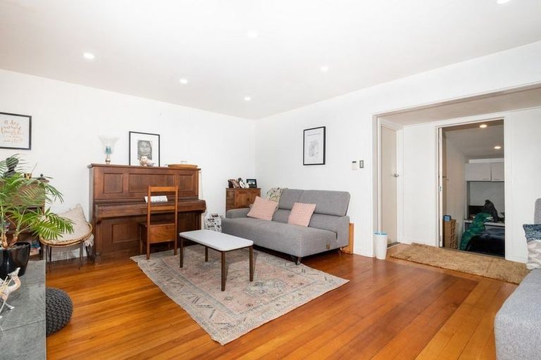 Photo of property in 74 Forest Hill Road, Henderson, Auckland, 0612