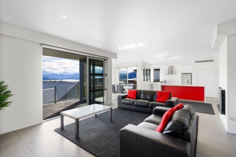 Photo of property in 5 Bovett Place, Wanaka, 9305