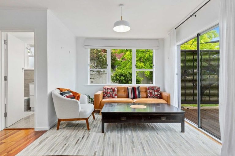 Photo of property in 3 Farringdon Street, Glen Innes, Auckland, 1072