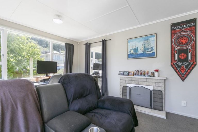Photo of property in 6 Ngaturi Grove, Wainuiomata, Lower Hutt, 5014