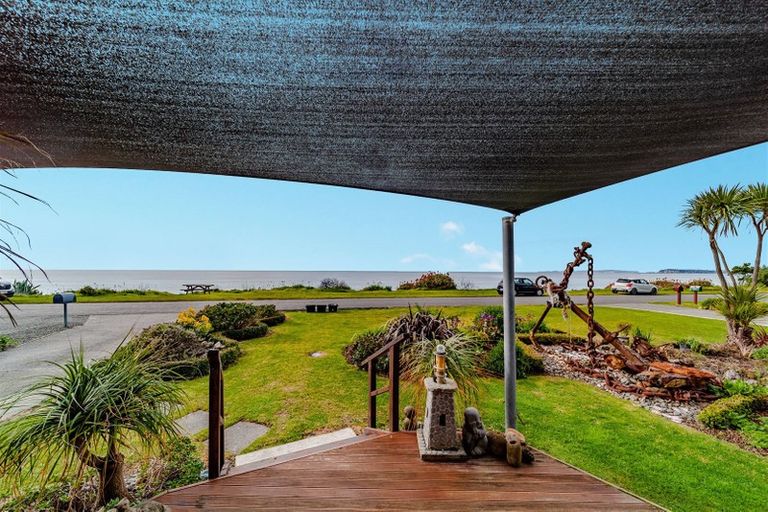 Photo of property in 132 North Shore Road, Eskdale, Napier, 4182