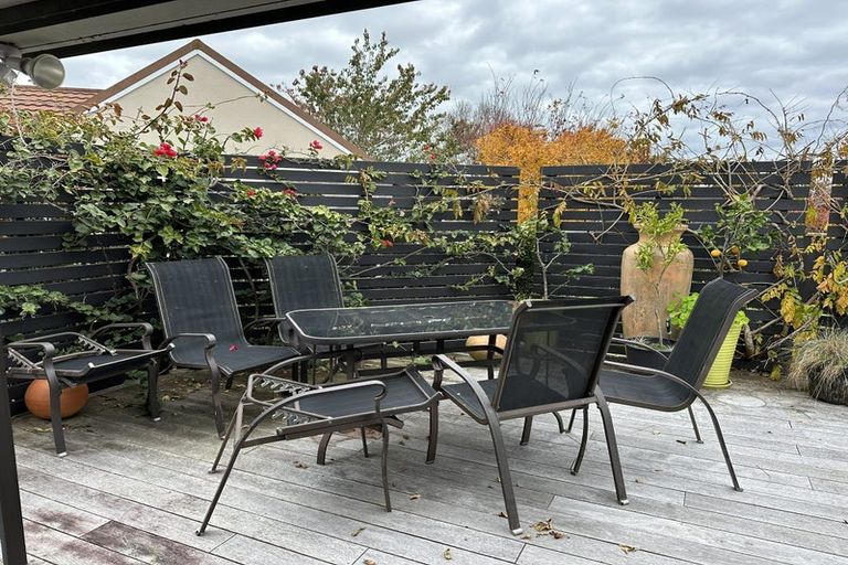 Photo of property in 6 Honnor Place, Hurdon, New Plymouth, 4310