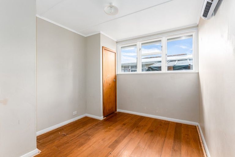 Photo of property in 30-32 Delaney Drive, Stokes Valley, Lower Hutt, 5019